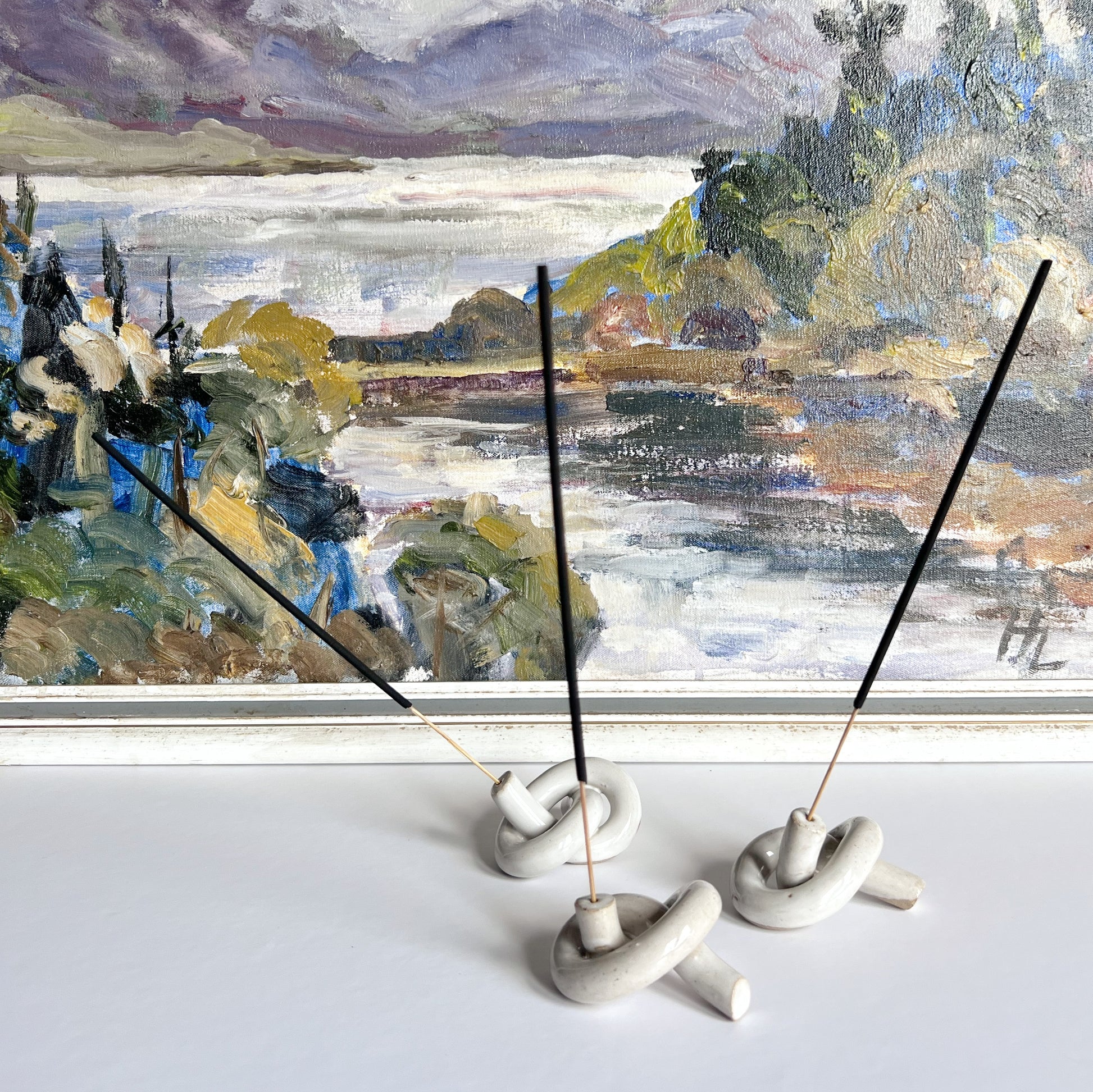 Stoneware knot incense holder - Plum & Belle