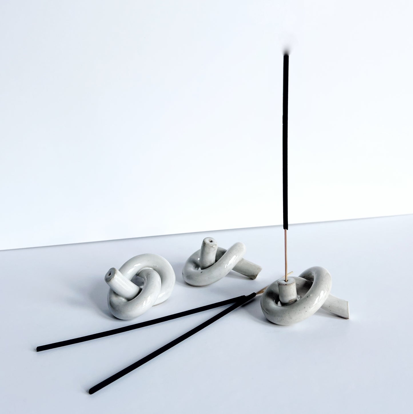 Stoneware knot incense holder - Plum & Belle