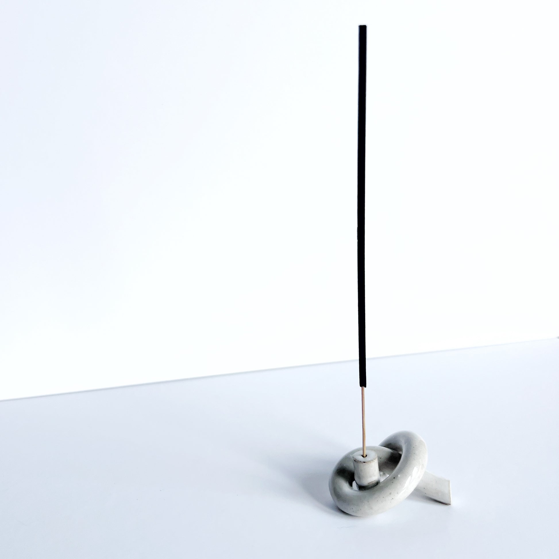 Stoneware knot incense holder - Plum & Belle