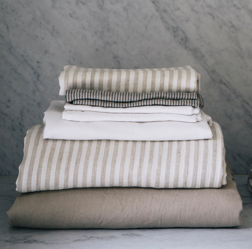 Natural striped washed linen kingsize bedlinen set Aerende - Plum & Belle