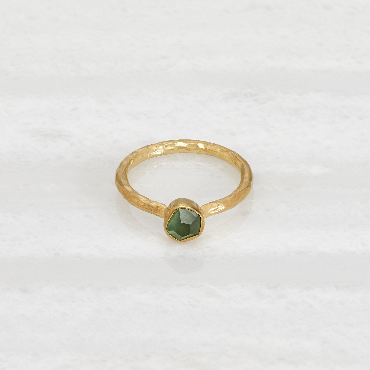 Gold-plated hammered ring with tourmaline stone rings Ishkar   