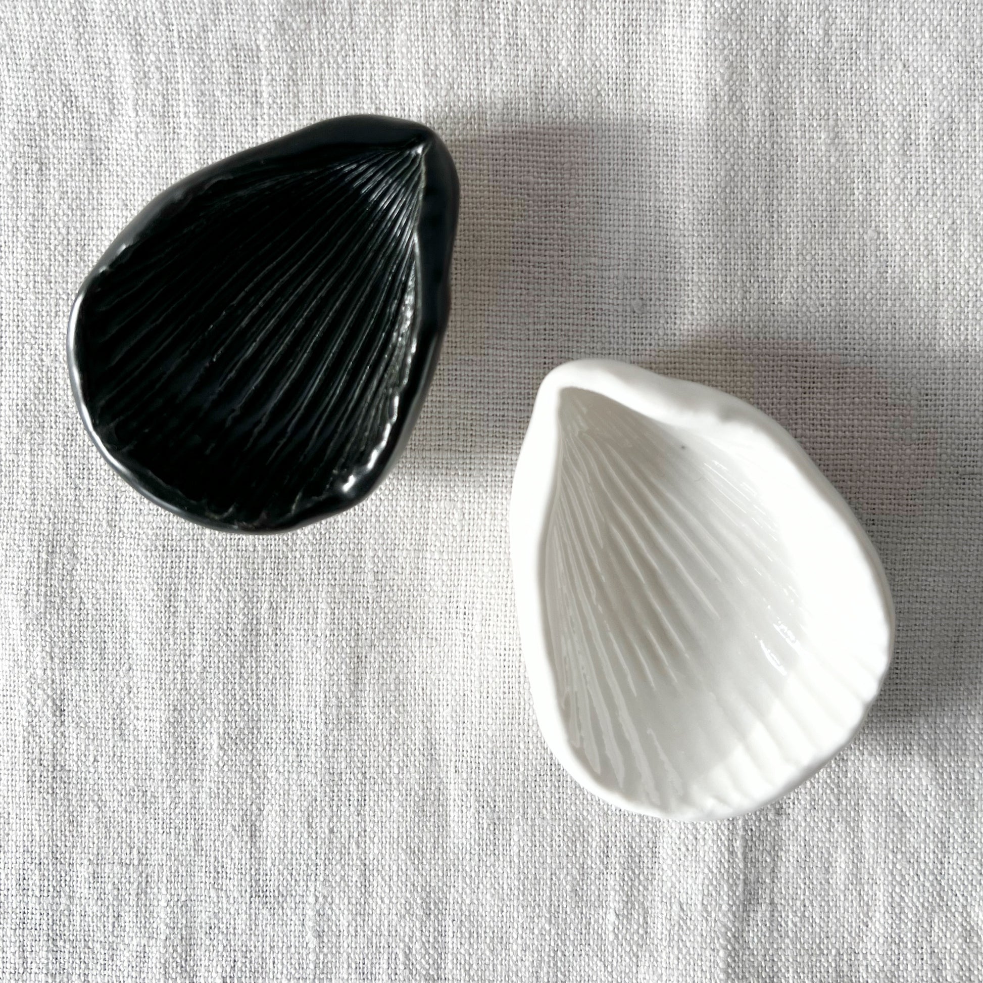 Porcelain shell pot - Plum & Belle