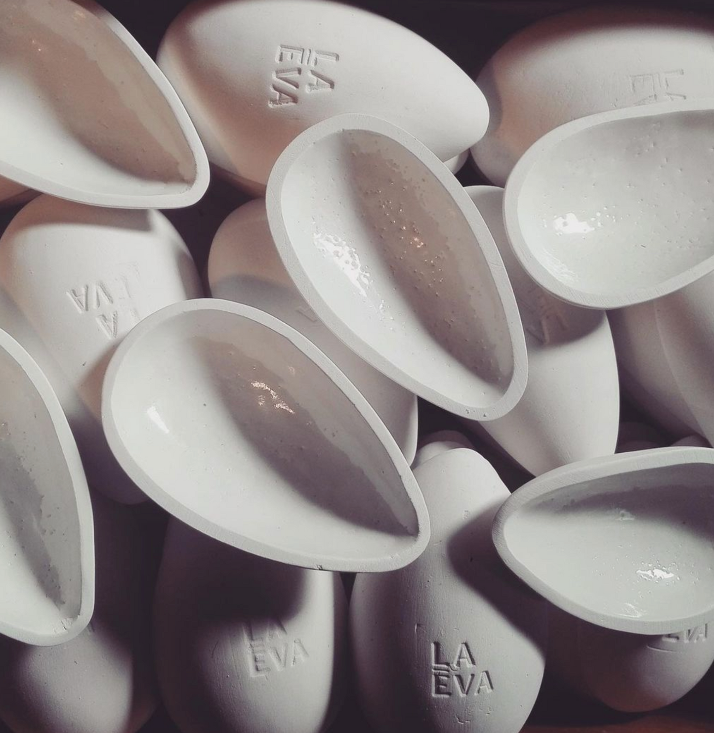 Ceramic scoop, La Eva - Plum & Belle