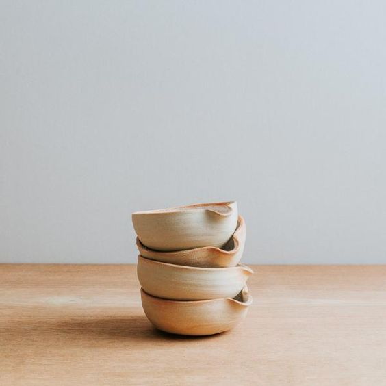 Small pouring dish, white, Aerende - Plum & Belle